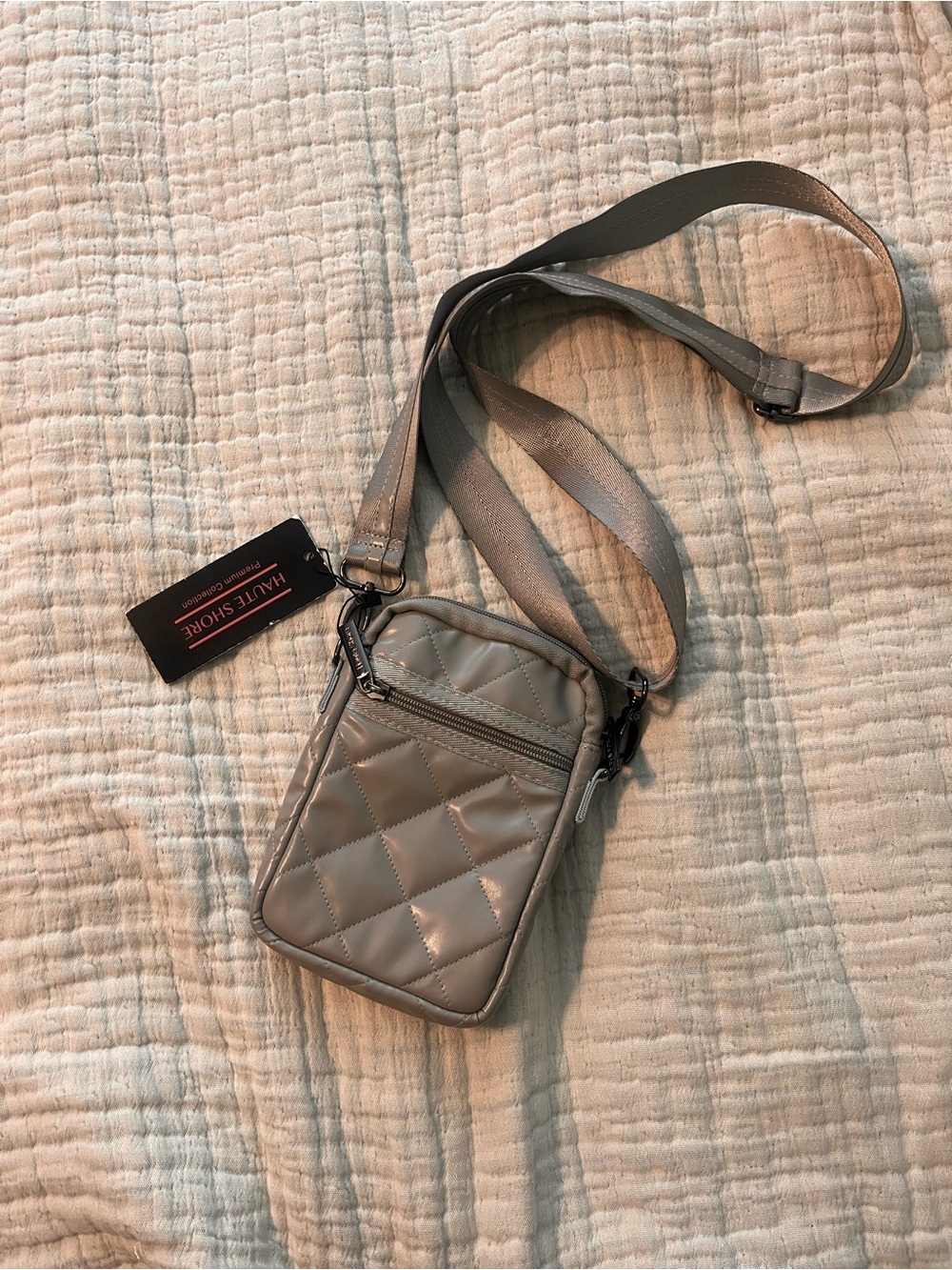 HAUTE SHORE Quilted Crossbody Bag in Gray/stone